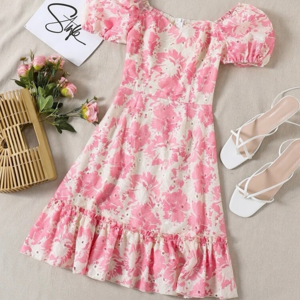 Beautiful puff sleeve  summer dress.